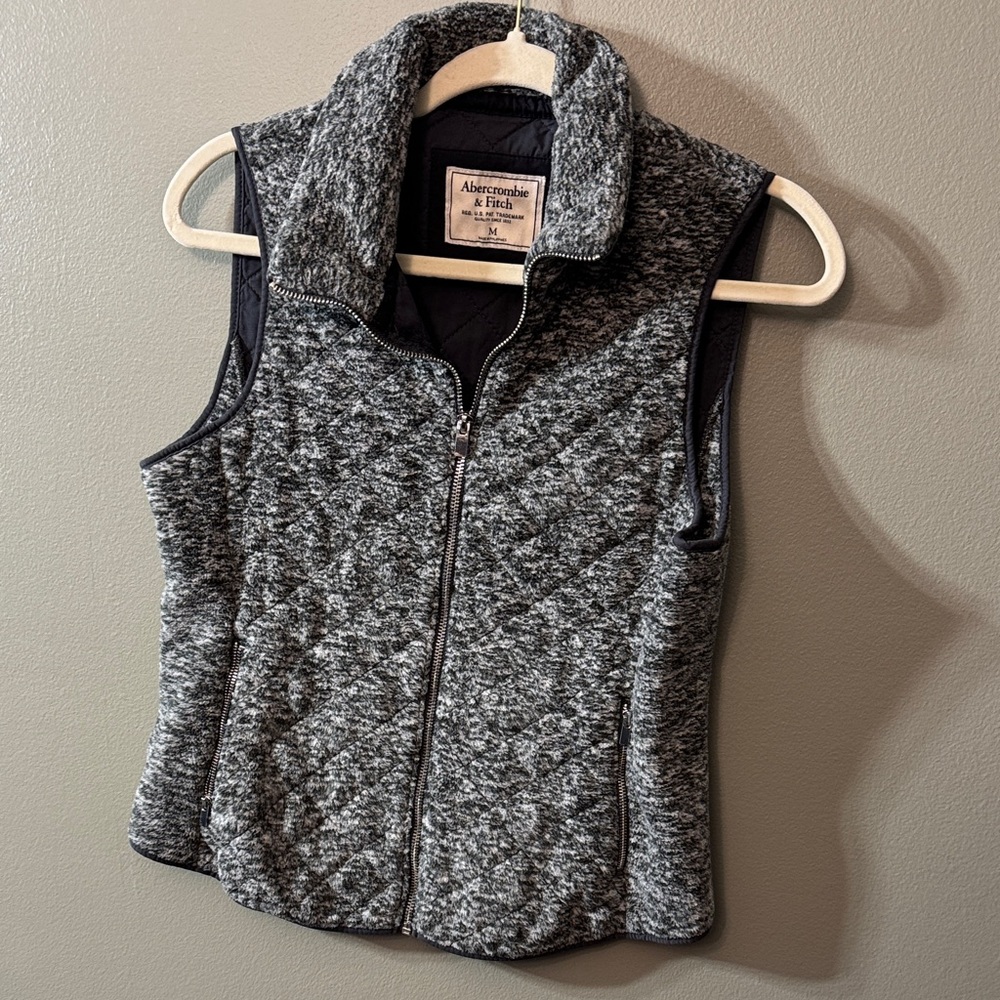 Abercrombie & Fitch quilted fleece vest in size Medium